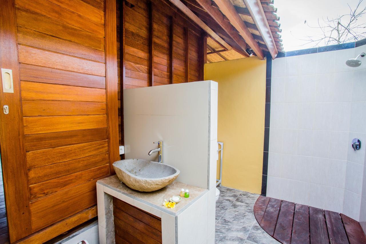 Samanta Huts Hotel Nusa Lembongan  Exterior photo