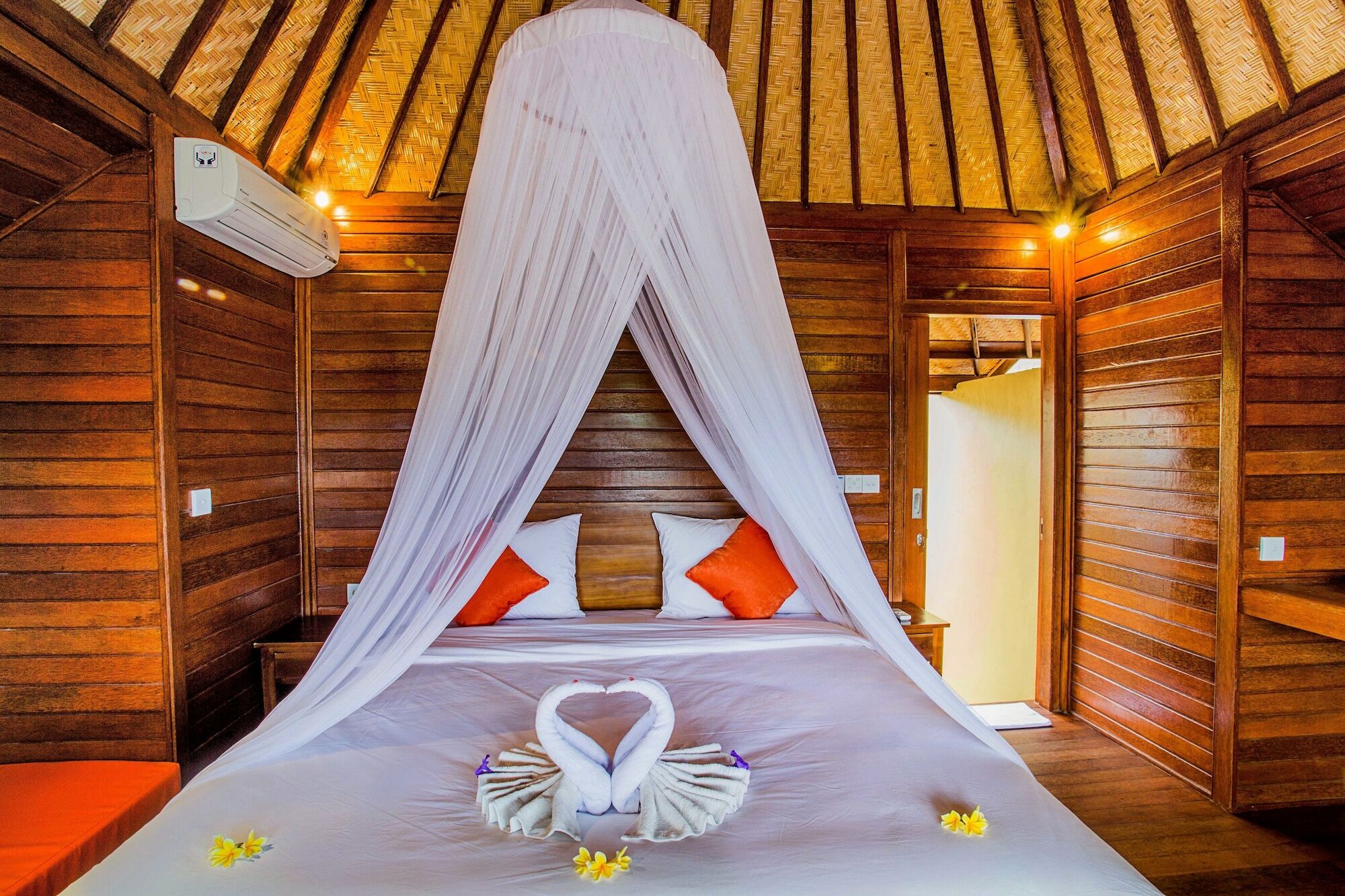 Samanta Huts Hotel Nusa Lembongan  Exterior photo